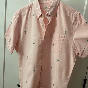 Gap: Soft pink short sleeve button down palm trees